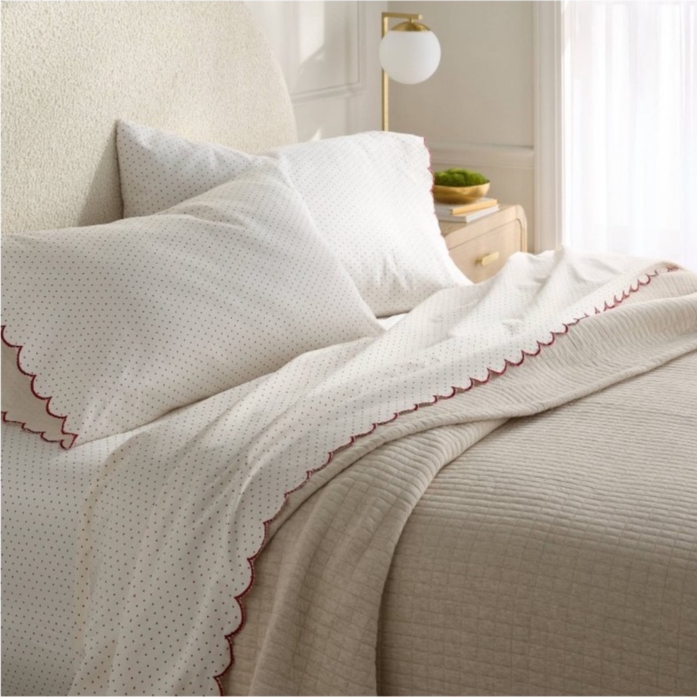 KING Threshold 400 Thread Count Scalloped Sheet Set Ivory Printed Red Dot NEW - Picture 2 of 3